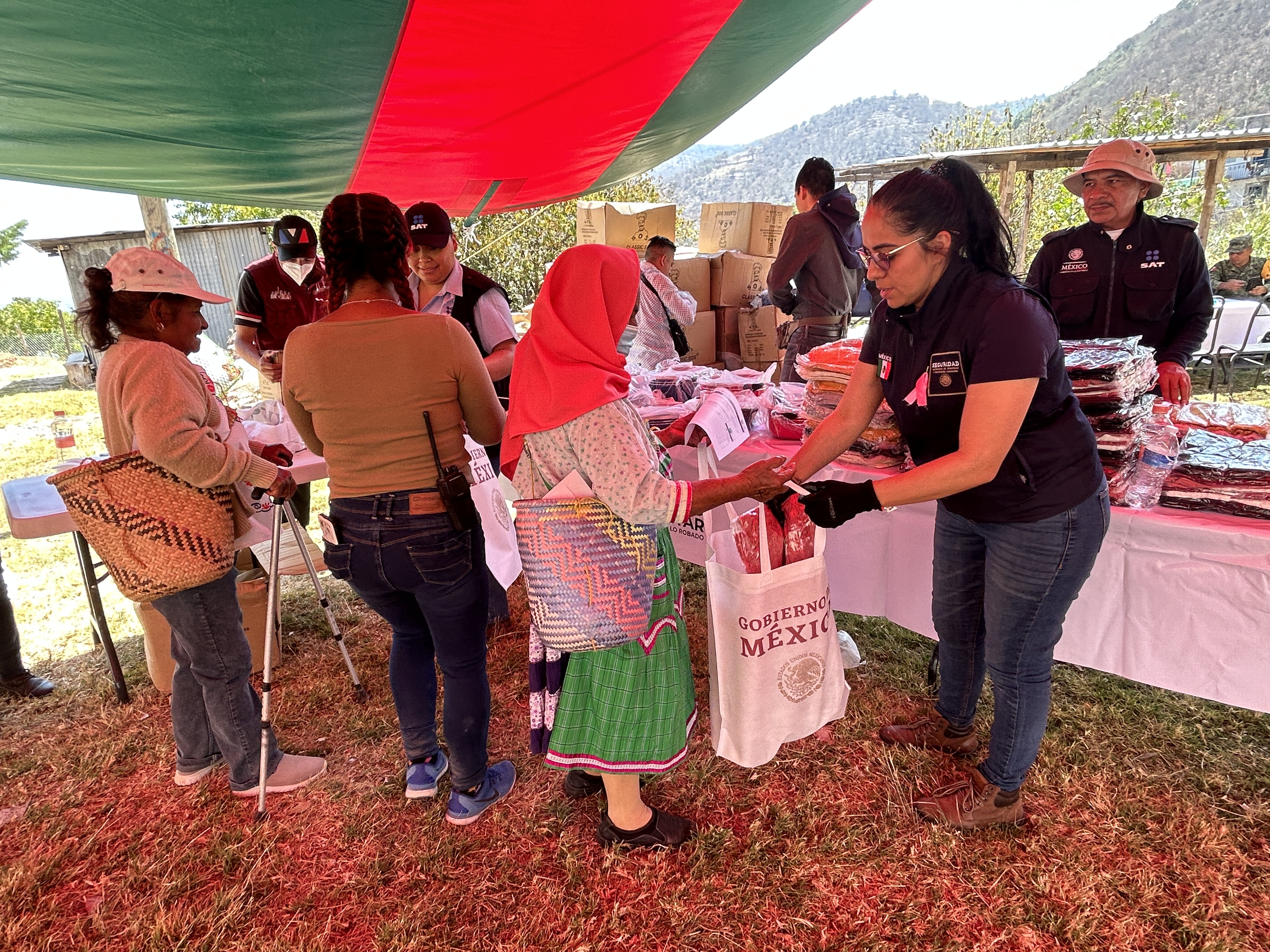 Tianguis del Bienestar ha entregado más de 8 millones de bienes en cuatro entidades