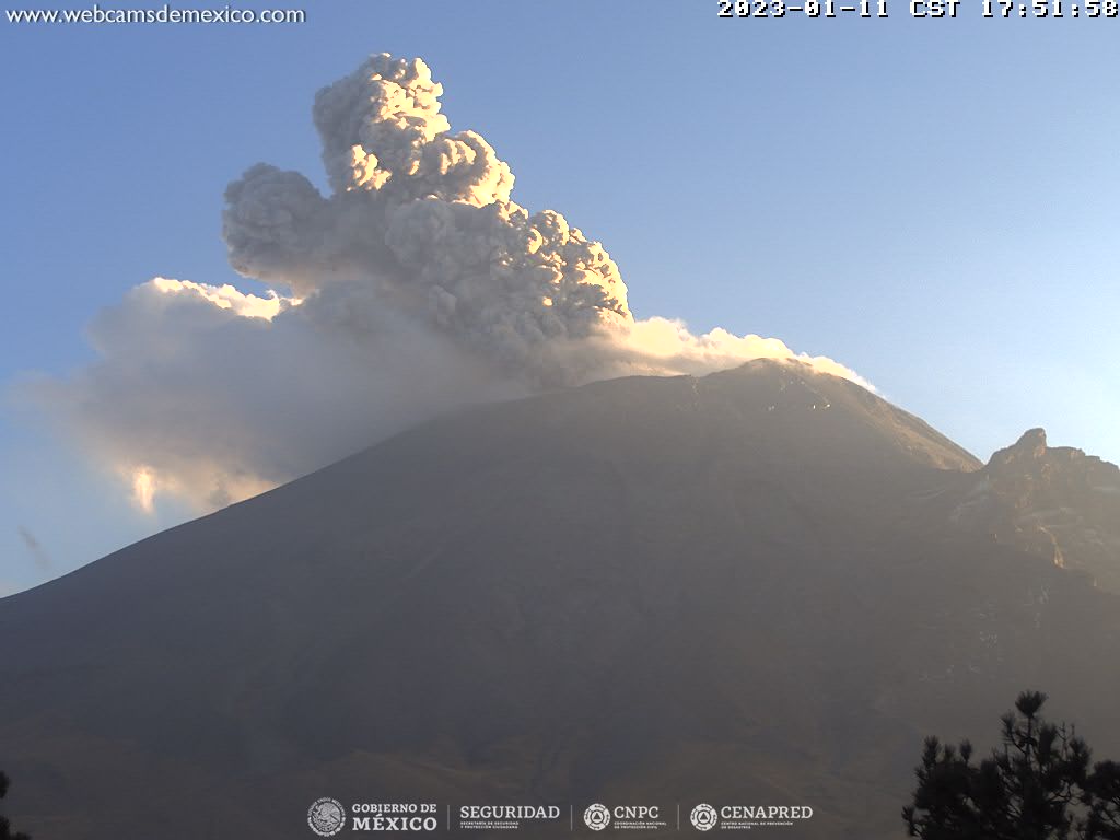 CENAPRED reporta dos explosiones moderadas del volcán Popocatépetl