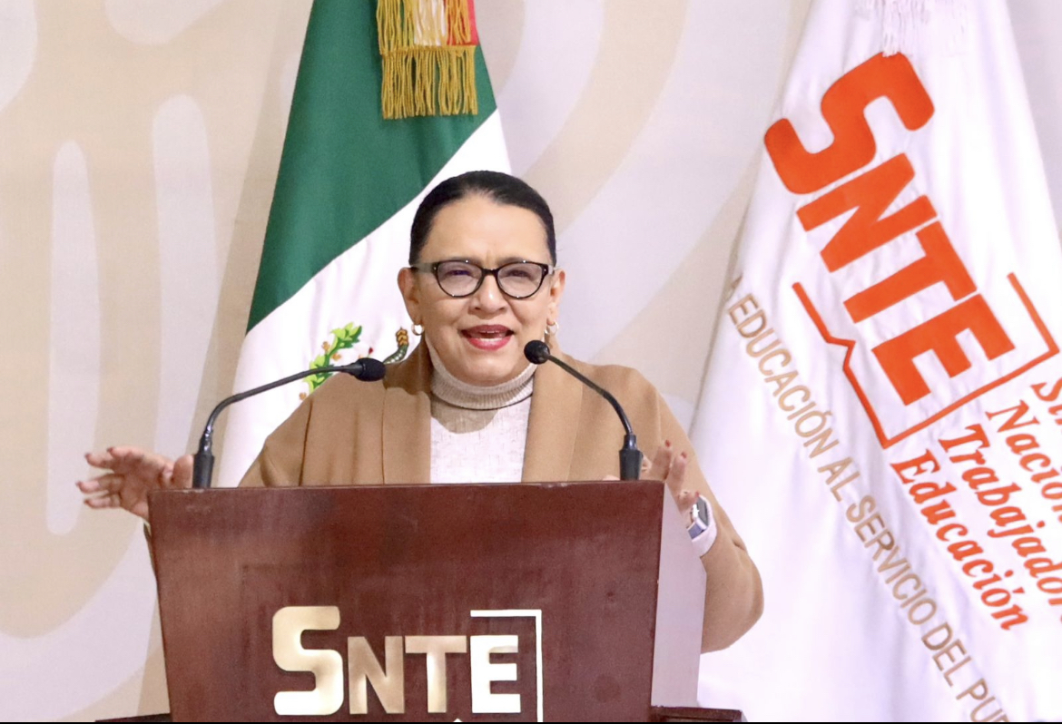 Toman protesta Redes de Mujeres Constructoras de Paz de la sección 11 del SNTE 