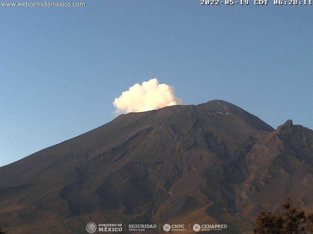 Pide CENAPRED no acercarse a volcán ante emisiones de vapor y agua