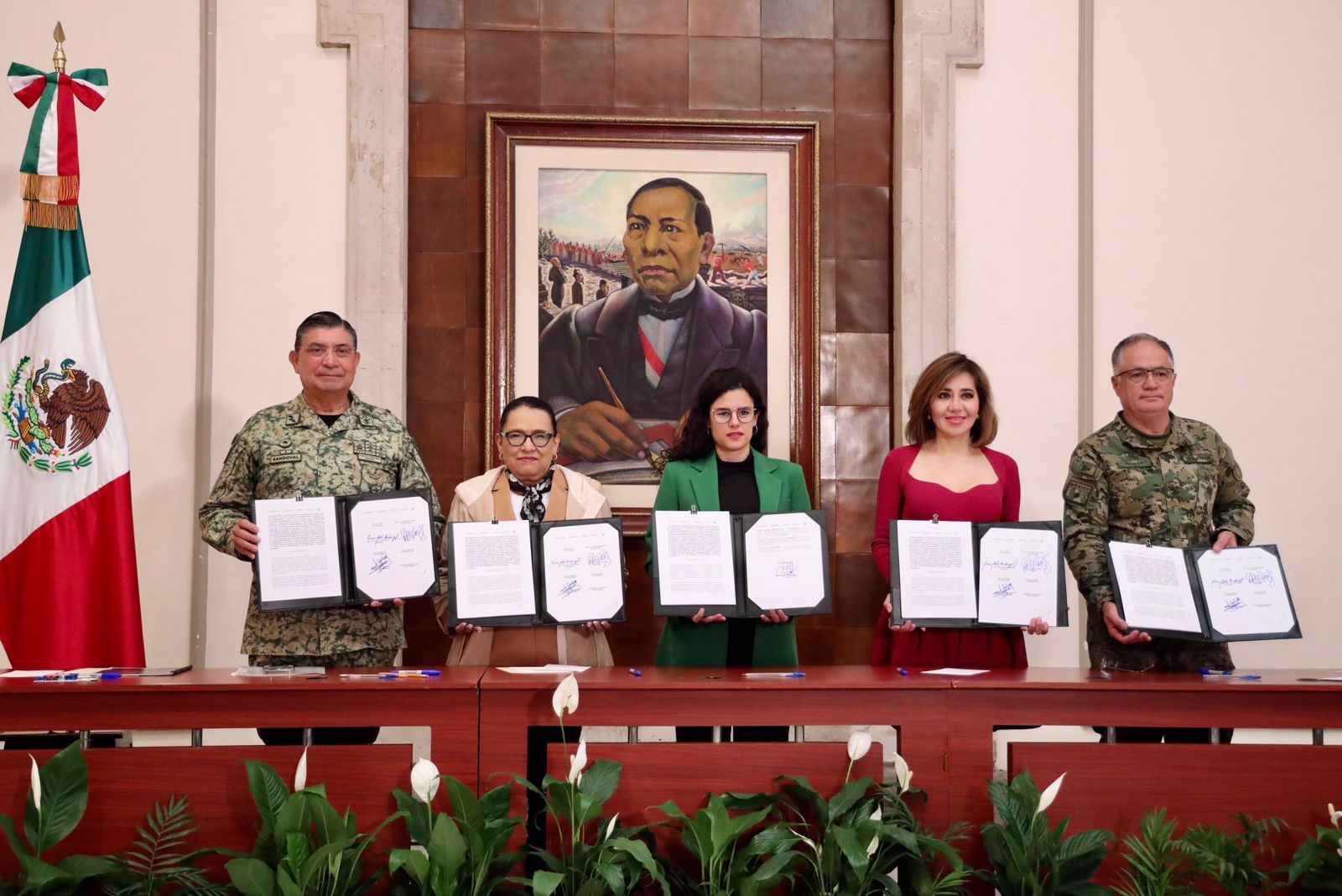 Firman secretarías del gobierno federal convenio con notariado mexicano en apoyo al personal encargado de tareas de seguridad en el país; con testamentos se busca heredar paz