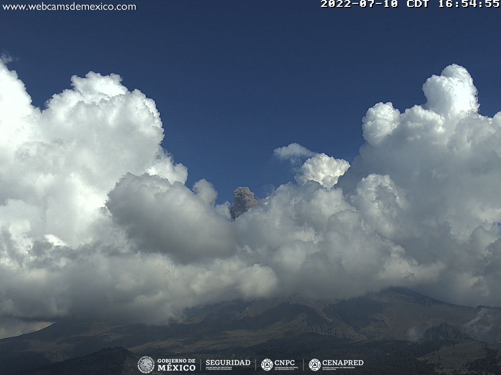 Volcán inicia la semana con 22 exhalaciones