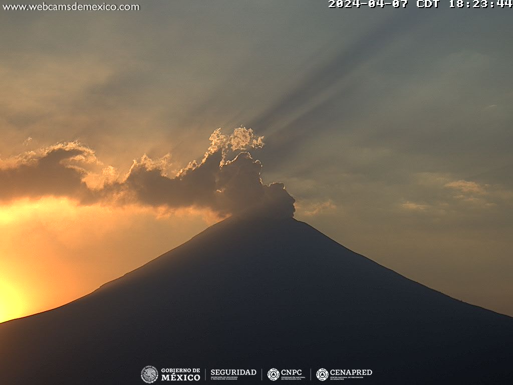 Popocatépetl inicia semana con 82 exhalaciones