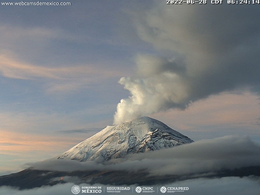 Pide CENAPRED alejarse de volcán ante la caída de fragmentos balísticos