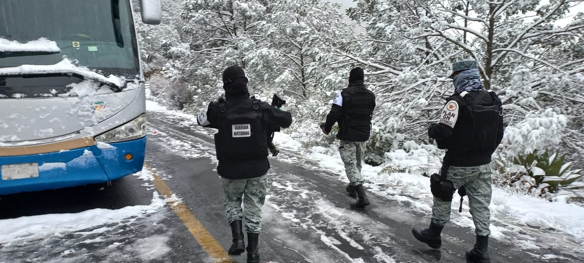 Guardia Nacional aplica Plan GN-A por nevada en zona montañosa de Nuevo León