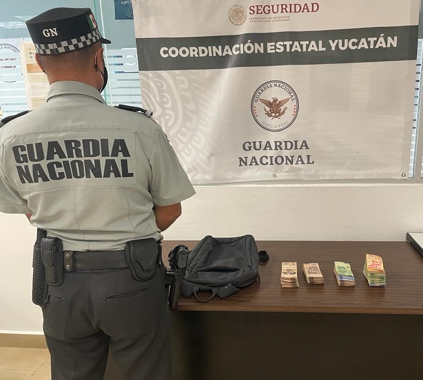 Guardia Nacional detiene a pasajero que pretendía viajar con casi medio millón de pesos