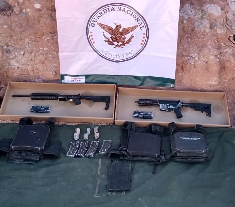 Guardia Nacional asegura en Zacatecas armas largas, cargadores, cartuchos y chalecos tácticos