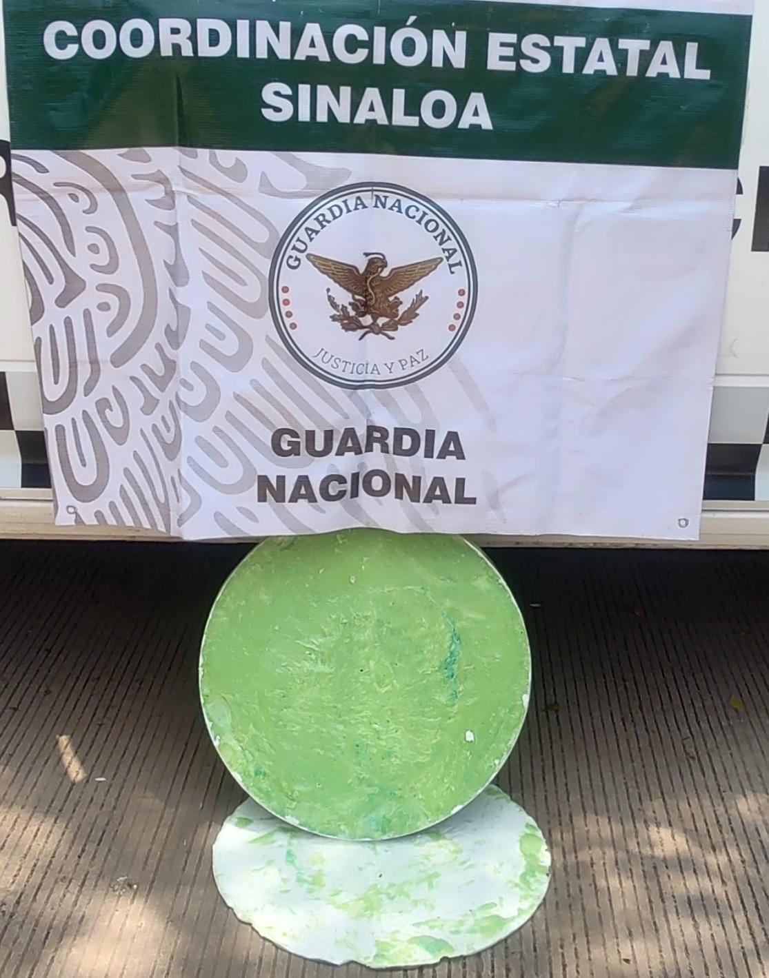 En Sinaloa, Guardia Nacional asegura posible cocaína en pasta, oculta en el doble fondo de una mesa