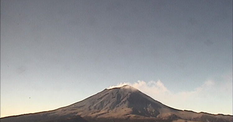 En las últimas 24 horas, el volcán Popocatépetl emitió 43 exhalaciones de baja intensidad