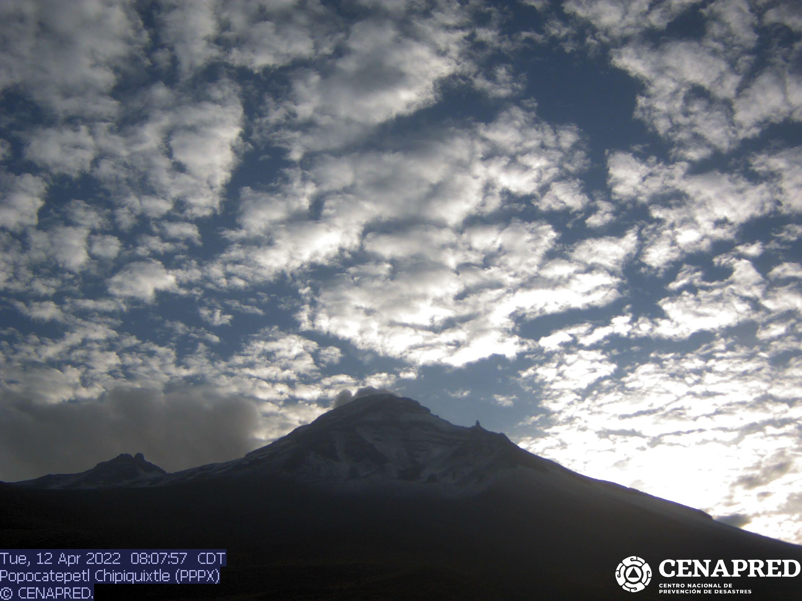 El monitoreo del volcán Popocatépetl detectó 13 exhalaciones y 953 minutos de tremor