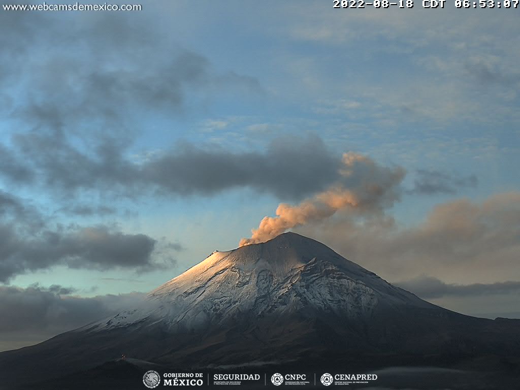 Presenta Popocatépetl 117 minutos de tremor y emisiones con ceniza