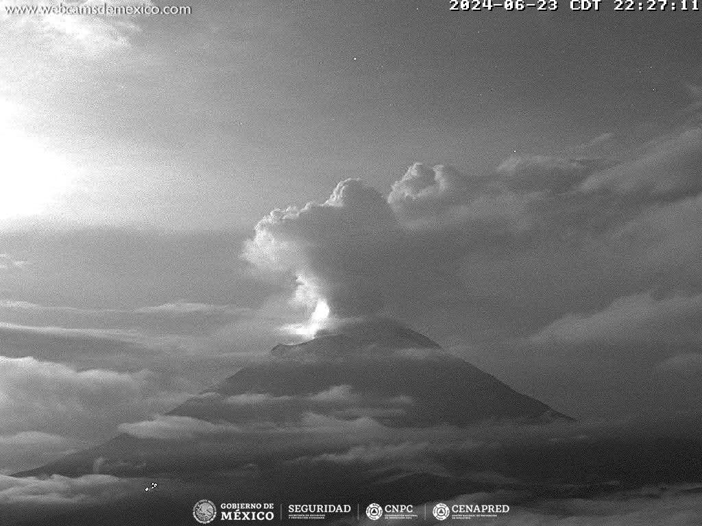 Popocatépetl inicia semana con 294 exhalaciones