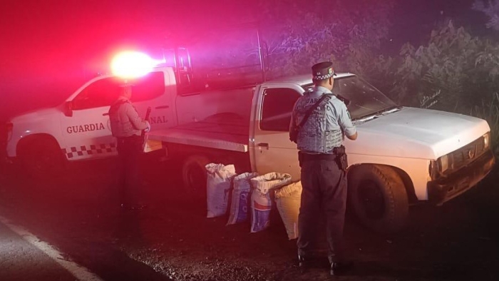 En Jalisco, Guardia Nacional localiza costales con posible marihuana en camioneta con reporte de robo