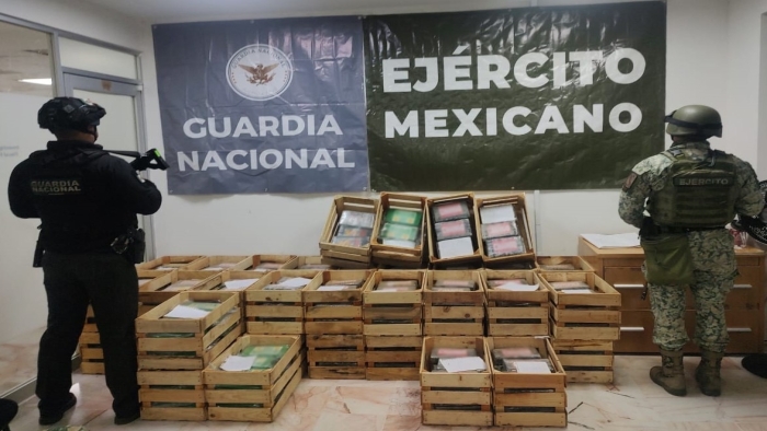 En Guanajuato, Guardia Nacional y Ejército Mexicano detectan más de 600 paquetes de narcótico en tractocamión