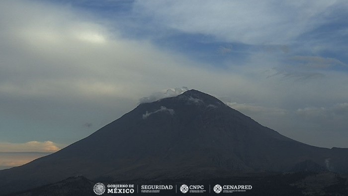 Popocatépetl inicia semana con exhalaciones de vapor de agua y gases volcánicos