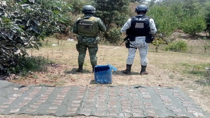 En Michoacán, Guardia Nacional y Ejército Mexicano localizan bidón con más de 1,300 cartuchos útiles