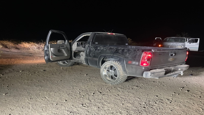 En Chihuahua, Guardia Nacional y Ejército Mexicano aseguran dos camionetas abandonadas con material bélico