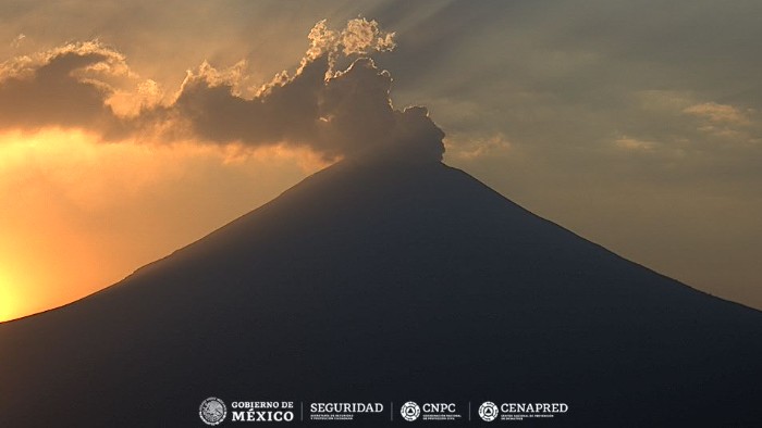 Popocatépetl inicia semana con 82 exhalaciones