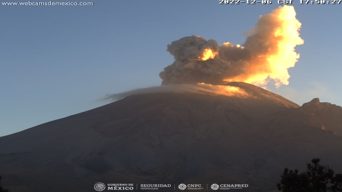 Volcán genera 130 exhalaciones