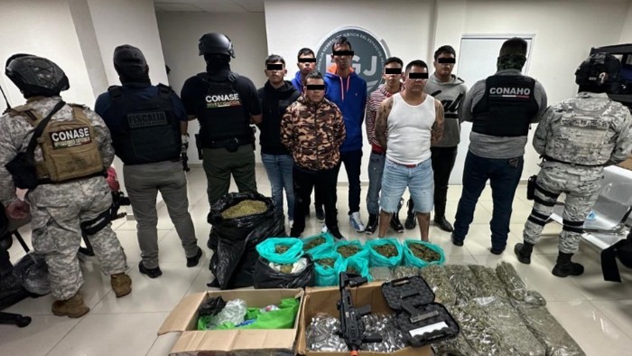 Detienen a 11 hombres por homicidio y narcomenudeo