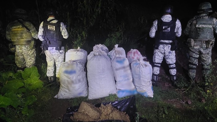 En Michoacán, Guardia Nacional y Ejército Mexicano localizan costales con aparente marihuana