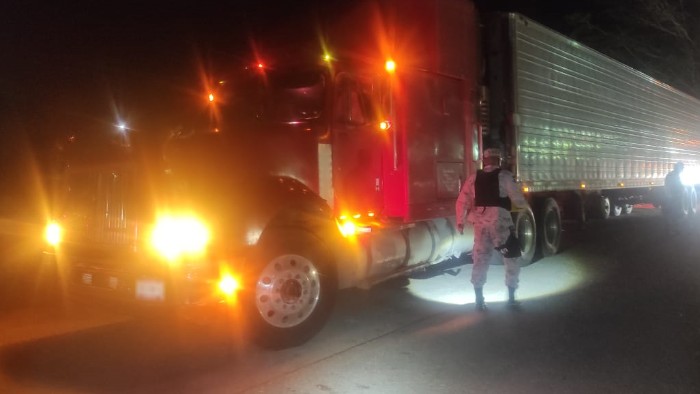 En Campeche, Guardia Nacional asegura tráiler con más de 20 toneladas de carbón vegetal