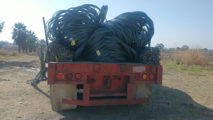 Guardia Nacional recupera tractocamión robado con cargamento de varilla