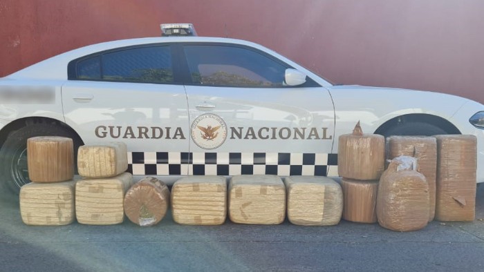 Guardia Nacional localiza paquetes de aparente marihuana en autobús de pasajeros