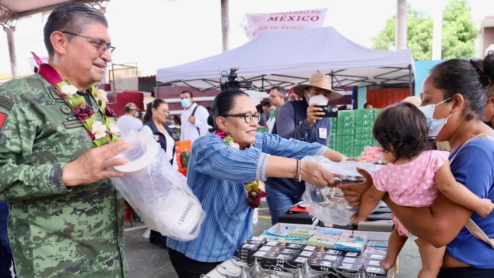 Tianguis del Bienestar beneficia a 43 mil familias afectadas por Agatha