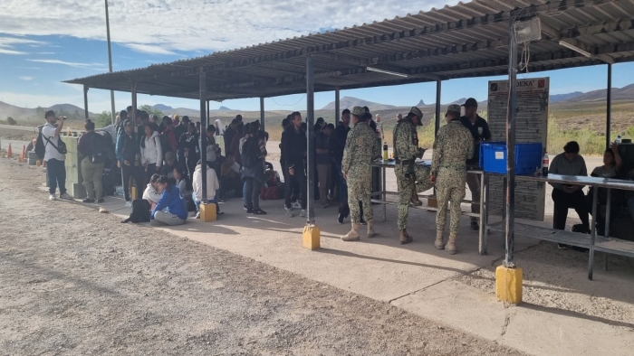 En Sonora, Guardia Nacional y Ejército Mexicano rescatan 73 migrantes hacinados en tractocamión