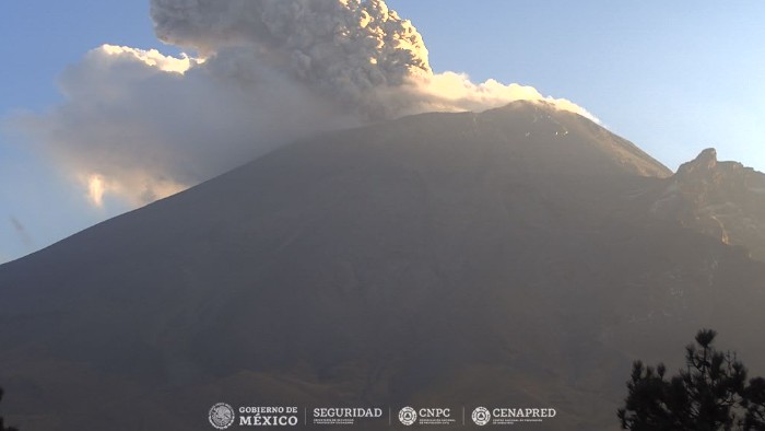 CENAPRED reporta dos explosiones moderadas del volcán Popocatépetl