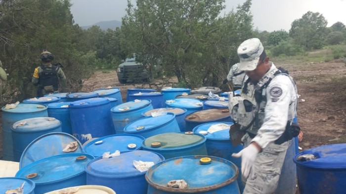 En Hidalgo, Guardia Nacional y Ejército Mexicano desmantelan presunto centro de distribución de huachicol