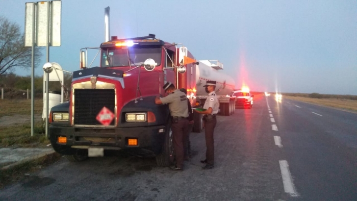 En Nuevo León, Guardia Nacional asegura tractocamiones cargados con combustible