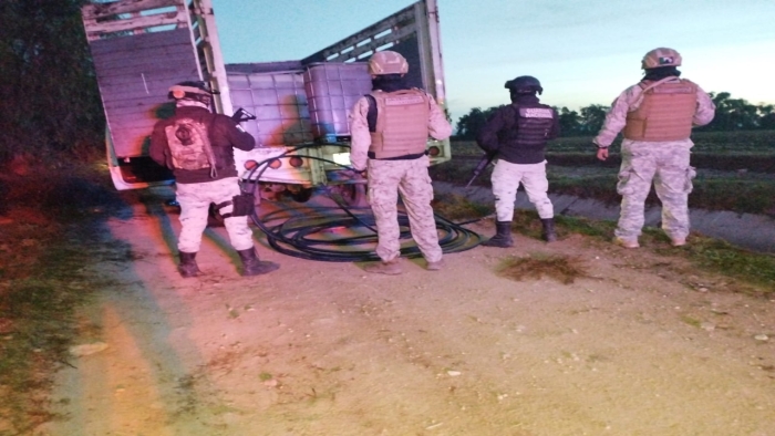 En Hidalgo, Guardia Nacional localiza contenedores con hidrocarburo aparentemente ilegal cerca de poliducto de Pemex En Hidalgo, Guardia Nacional localiza contenedores con hidrocarburo aparentemente ilegal cerca de poliducto de Pemex