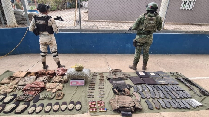 En Jalisco, Guardia Nacional localiza campamento clandestino donde asegura material bélico y aparente marihuana