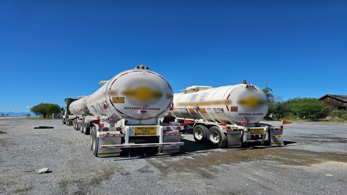En Nuevo León, Guardia Nacional recupera cuatro tractocamiones con aproximadamente 234 mil litros de combustible En Nuevo León, Guardia Nacional recupera cuatro tractocamiones con aproximadamente 234 mil litros de combustible