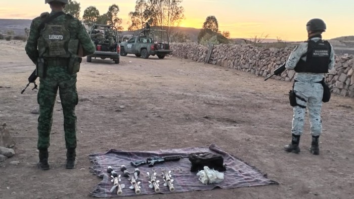 En Zacatecas, Guardia Nacional y Ejército Mexicano aseguran 13 artefactos explosivos de manufactura artesanal