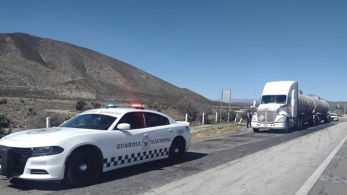 En Nuevo León, Guardia Nacional asegura tractocamión con 67 mil litros de gasolina de aparente procedencia ilícita