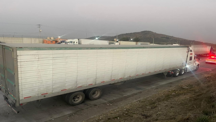 En la autopista México-Querétaro, Guardia Nacional detiene a dos personas por el robo de un camión con productos lácteos