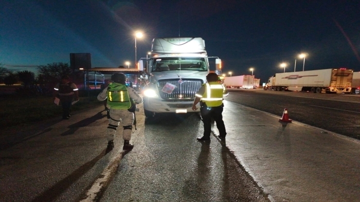 En San Luis Potosí, Guardia Nacional asegura tractocamión con 54 mil litros de gasolina de aparente procedencia ilícita