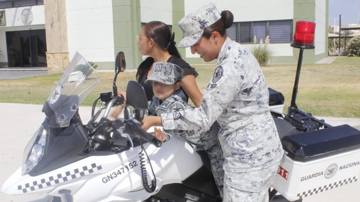 En Coahuila, Guardia Nacional nombra a menor de cinco años Guardia Honorario