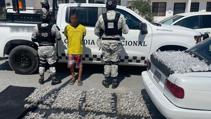 En NL, Guardia Nacional detiene a persona con más de 670 bolsas con posible cristal, cocaína y marihuana, listas para su venta