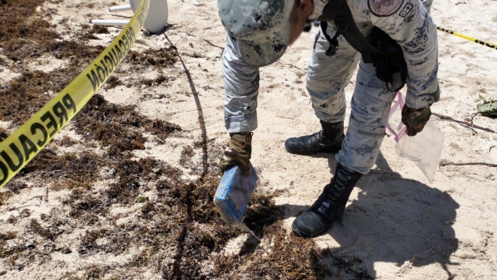 En Quintana Roo, Guardia Nacional localiza entre sargazo paquetes con posible cocaína