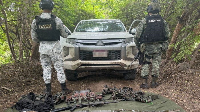 En Michoacán, Guardia Nacional y Ejército Mexicano aseguran un fusil de asalto, cargadores y cartuchos útiles