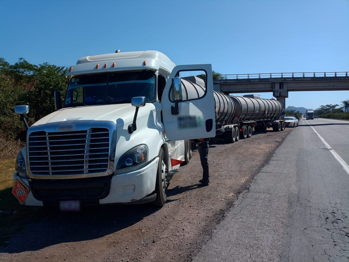 En Nayarit, Guardia Nacional recupera más de 76 mil litros de diésel de aparente procedencia ilícita