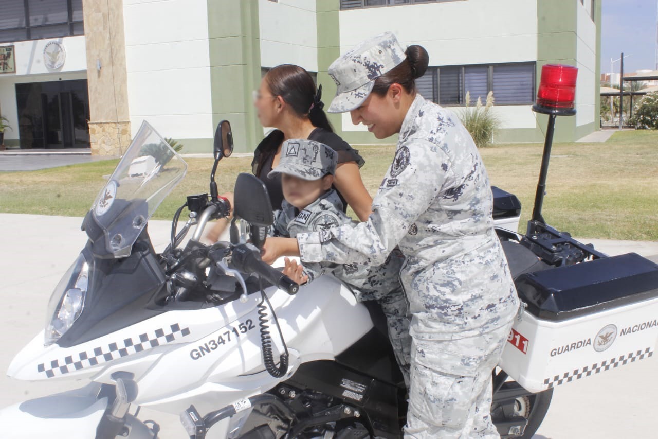 En Coahuila, Guardia Nacional nombra a menor de cinco años Guardia Honorario