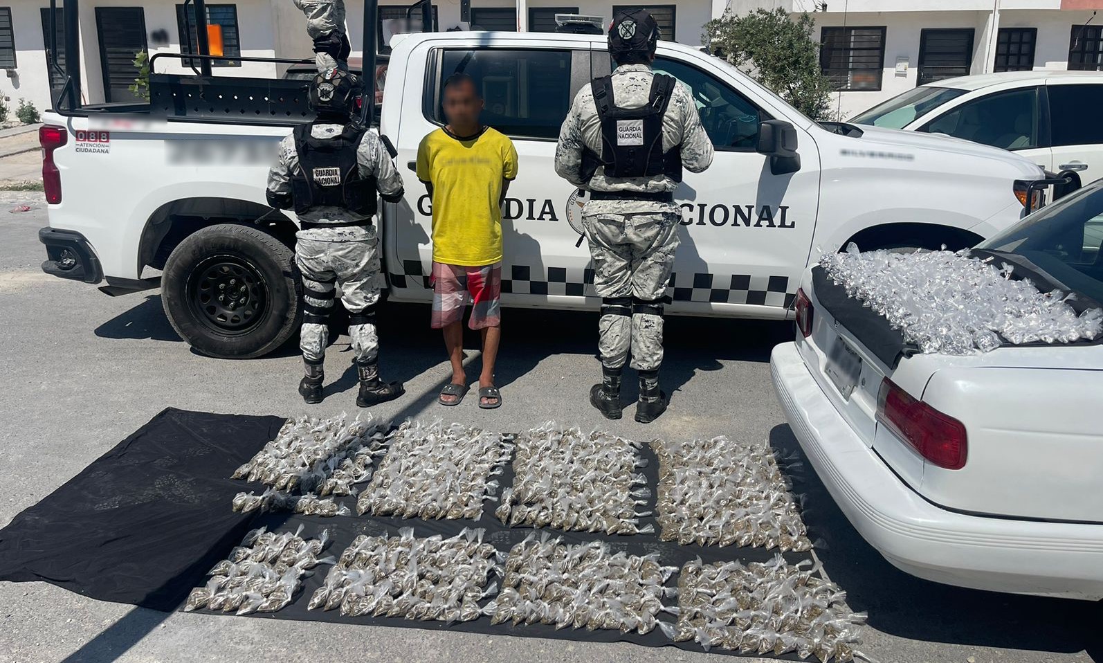 En NL, Guardia Nacional detiene a persona con más de 670 bolsas con posible cristal, cocaína y marihuana, listas para su venta